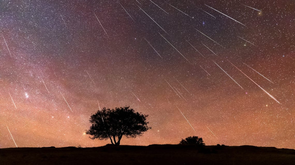 流星雨背后的秘密：彗星、陨石与太空的碰撞