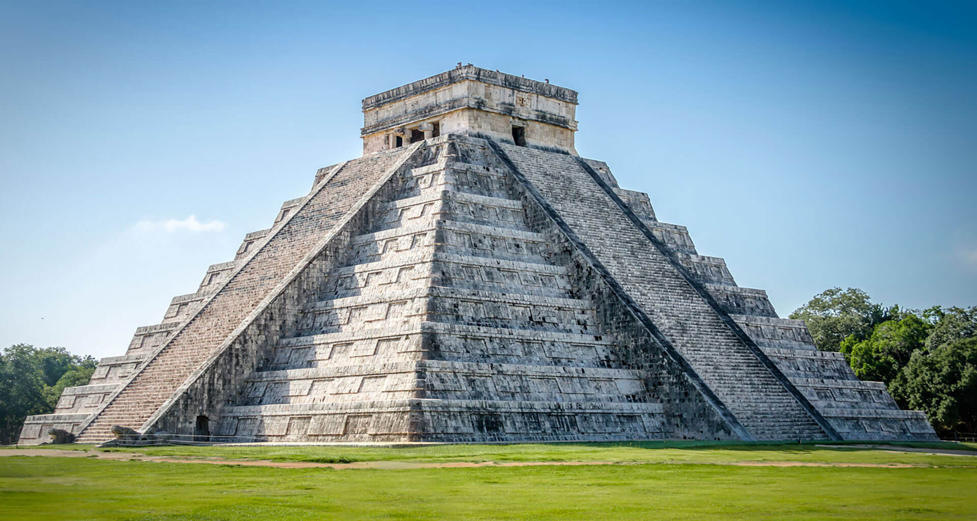  墨西哥奇琴伊察的马雅金字塔：古代文明的奇迹