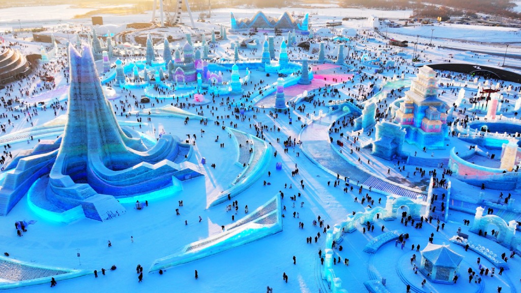 哈尔滨冰雪大世界：北国冰雪的奇幻乐园