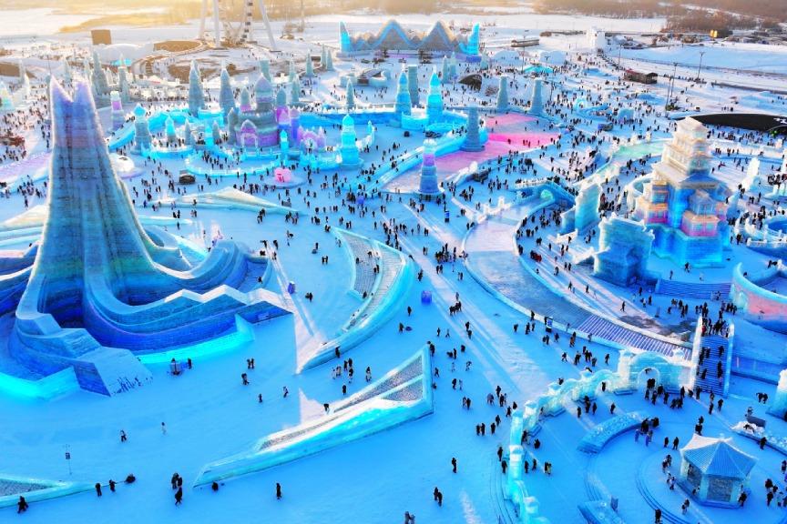 哈尔滨冰雪大世界：北国冰雪的奇幻乐园