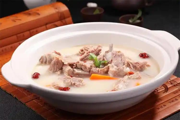 冬至暖胃：为何羊肉成为餐桌上的宠儿？