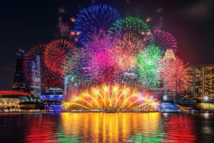 “火树银花”背后的科学：深度揭秘五彩缤纷的焰火颜色