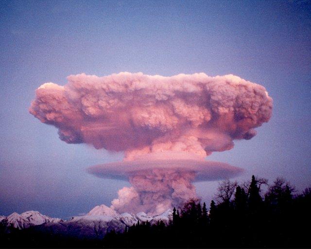 火山为何会 “打喷嚏” 喷宝石？