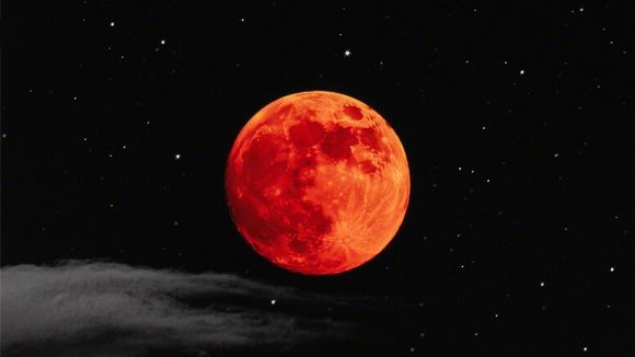 红月：夜空中的红色奇迹，一场可预测的天文盛宴